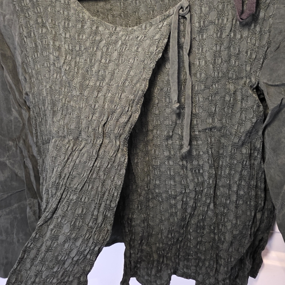 Rabbit Rabbit Rabbit Designs Made in the USA Green Wrap Blouse Size 4 Petite - Picture 2 of 5